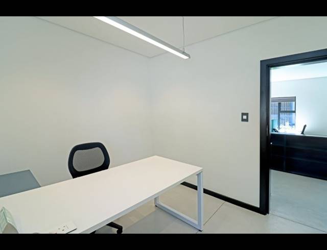 66.20M² BUSINESS TO LET IN PARKMORE